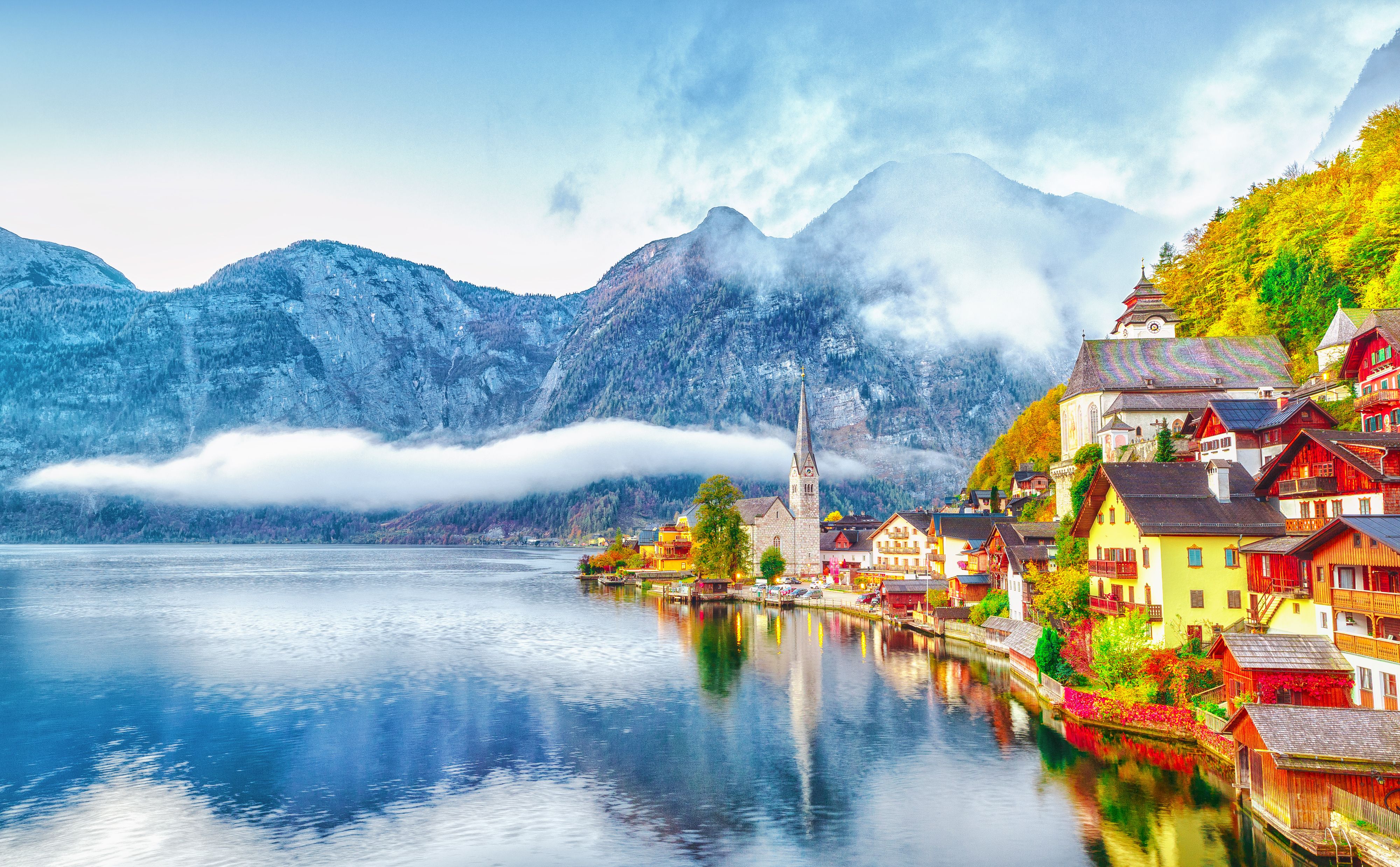 Hallstatt-shutterstock_1221568852.jpg