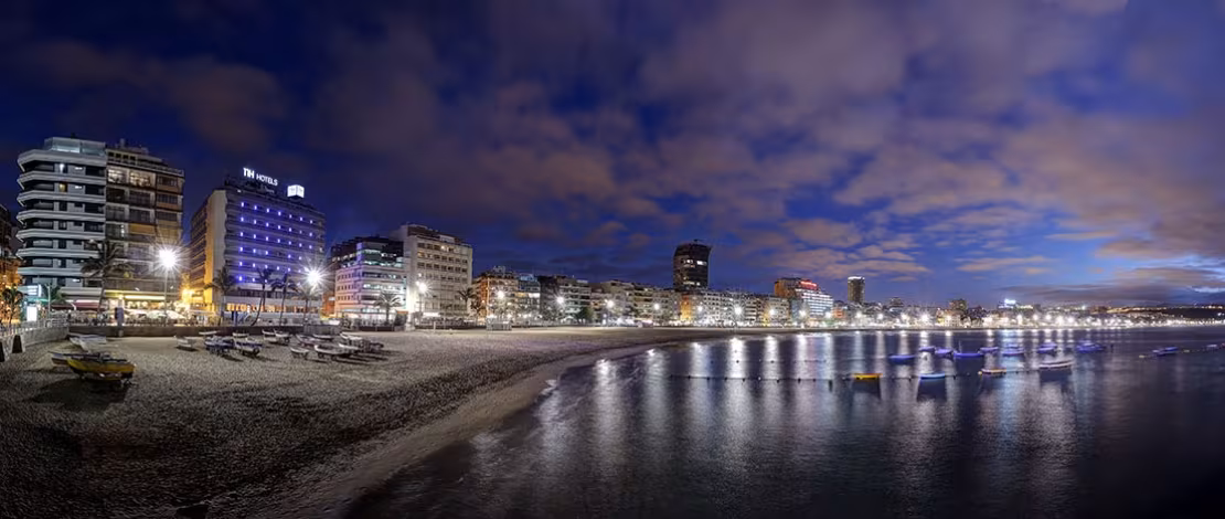 playa-canteras-noche-las-palmas-gran-canaria-s502078147.jpg_1911827709.avif